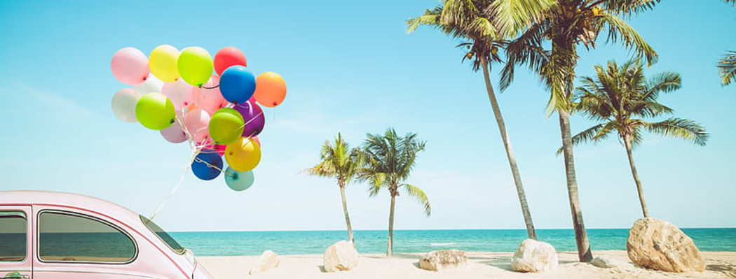 hd-wallpaper-summer-travel-tropical-island-pink-retro-car-seascape-bunch-of-colorful-baloons-summer-palms-ocean_1050x399_crop_478b24840a